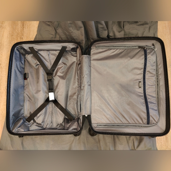 Tumi Continental Front Pocket Carry-On Spinner 21” Navy Expandable TSA Lock NEW - Picture 9 of 12